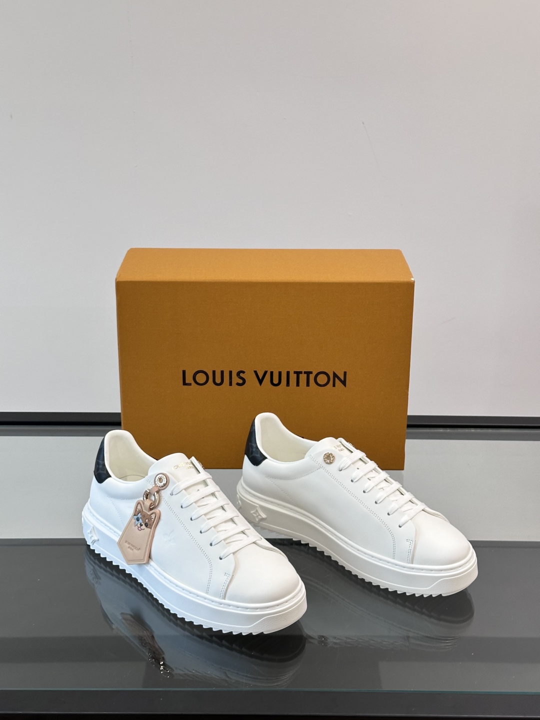 Louis Vuitton 新款Time Out情侣款👫运动鞋👟本款 Time Out 运动鞋拼接牛皮革