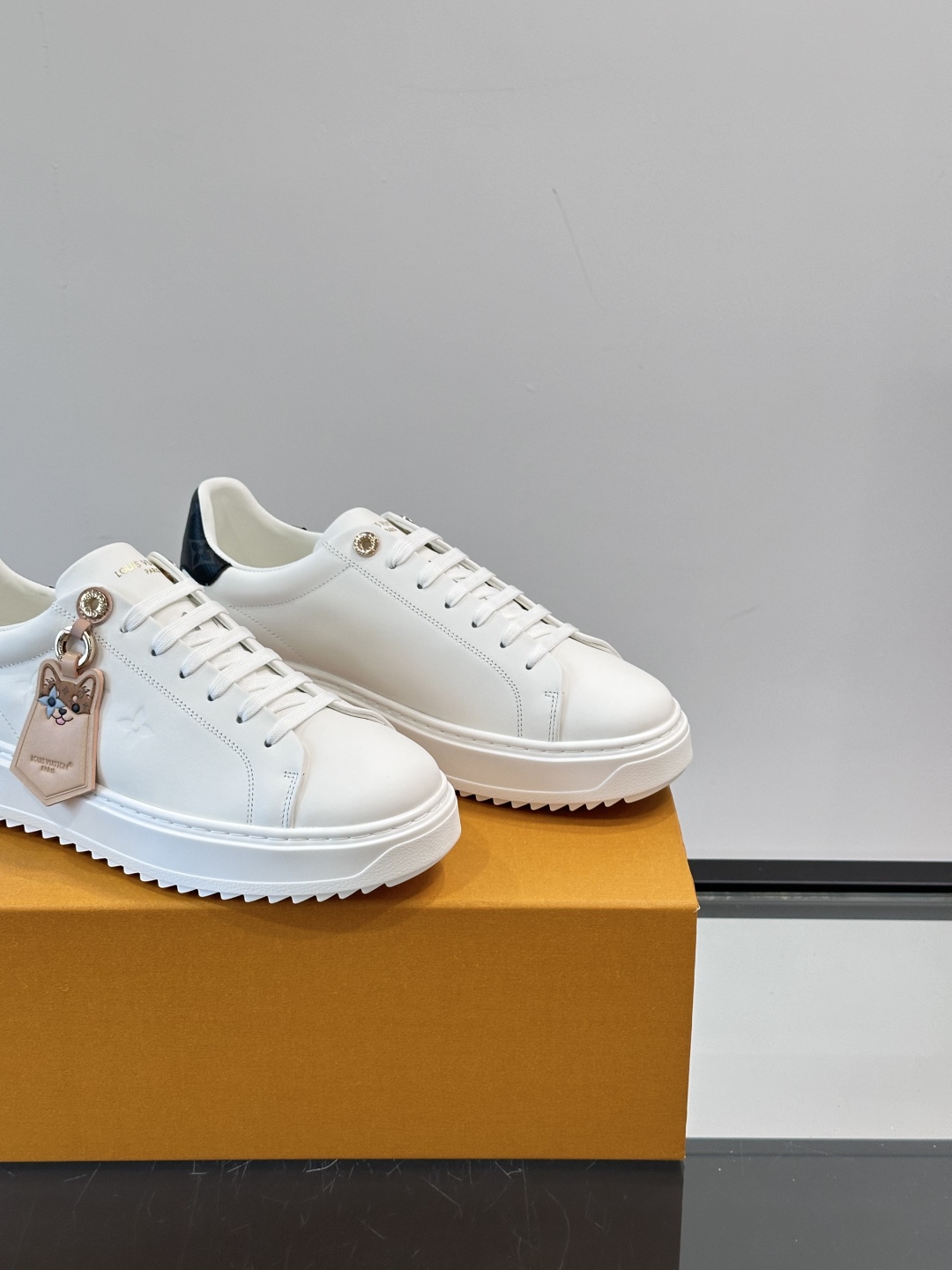 Louis Vuitton 新款Time Out情侣款👫运动鞋👟本款 Time Out 运动鞋拼接牛皮革