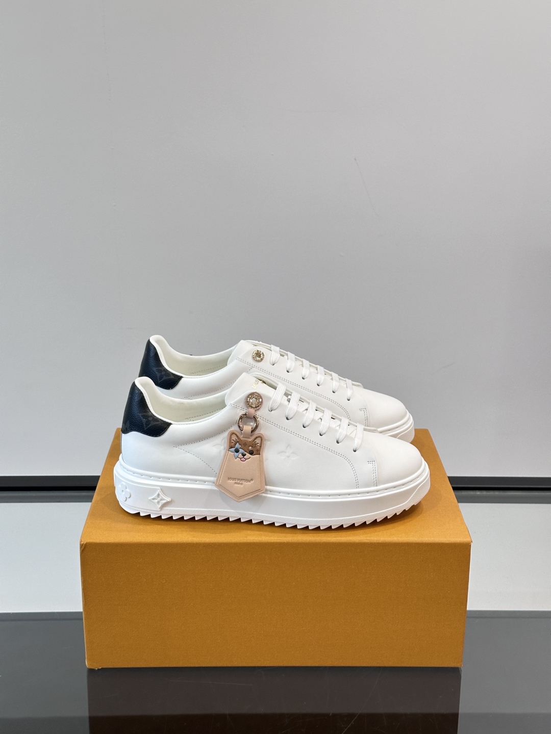 Louis Vuitton 新款Time Out情侣款👫运动鞋👟本款 Time Out 运动鞋拼接牛皮革
