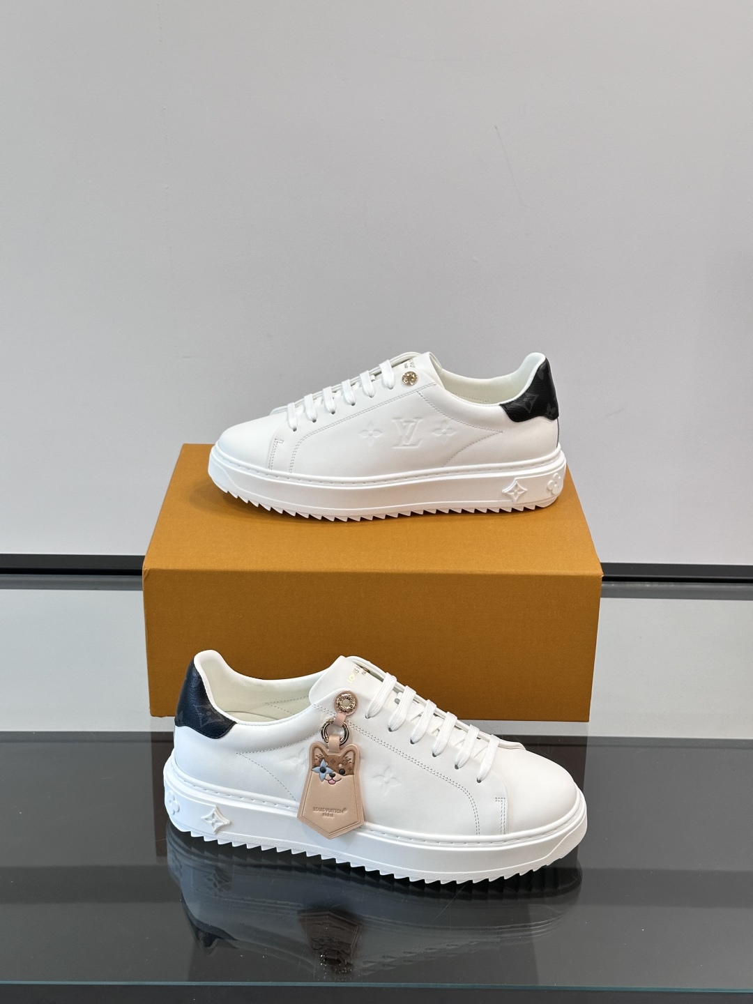 Louis Vuitton 新款Time Out情侣款👫运动鞋👟本款 Time Out 运动鞋拼接牛皮革