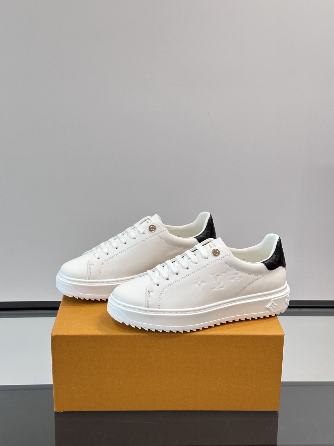 Louis Vuitton 新款Time Out情侣款👫运动鞋👟本款 Time Out 运动鞋拼接牛皮革