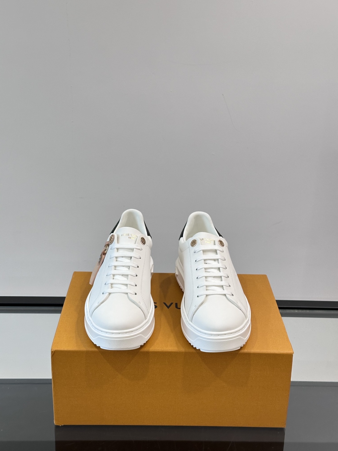 Louis Vuitton 新款Time Out情侣款👫运动鞋👟本款 Time Out 运动鞋拼接牛皮革
