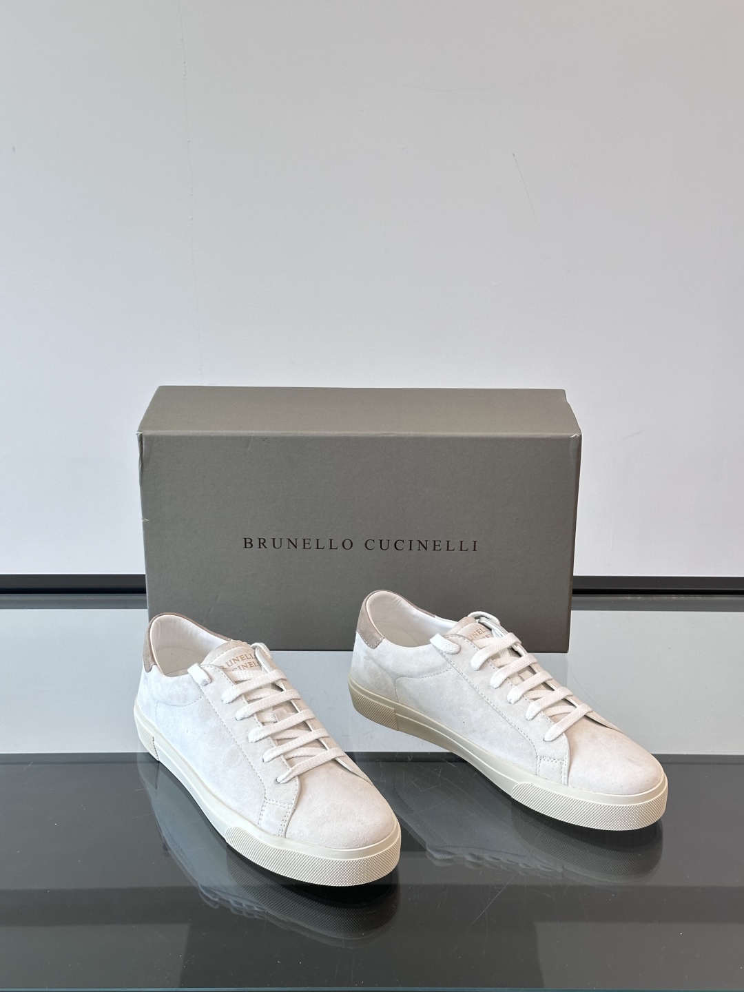 Brunello Cucinelli 老钱风意大利顶奢休闲男鞋，面料采用意大利进口反绒牛皮，立体感和亲肤
