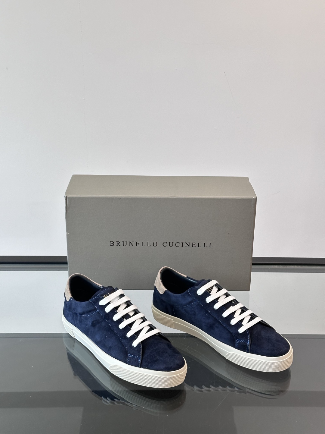 Brunello Cucinelli 老钱风意大利顶奢休闲男鞋，面料采用意大利进口反绒牛皮，立体感和亲肤