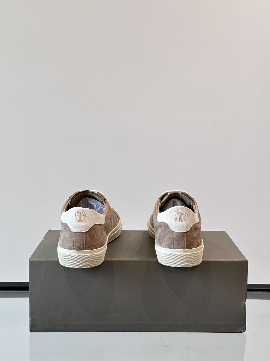 Brunello Cucinelli 老钱风意大利顶奢休闲男鞋，面料采用意大利进口反绒牛皮，立体感和亲肤