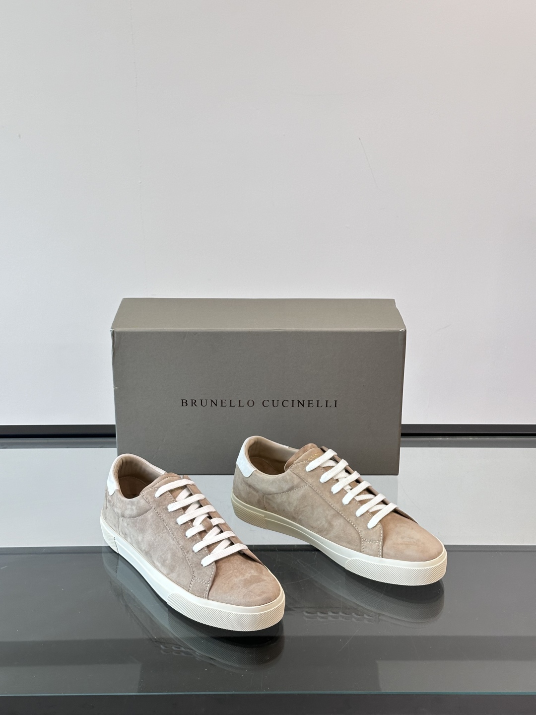 Brunello Cucinelli 老钱风意大利顶奢休闲男鞋，面料采用意大利进口反绒牛皮，立体感和亲肤