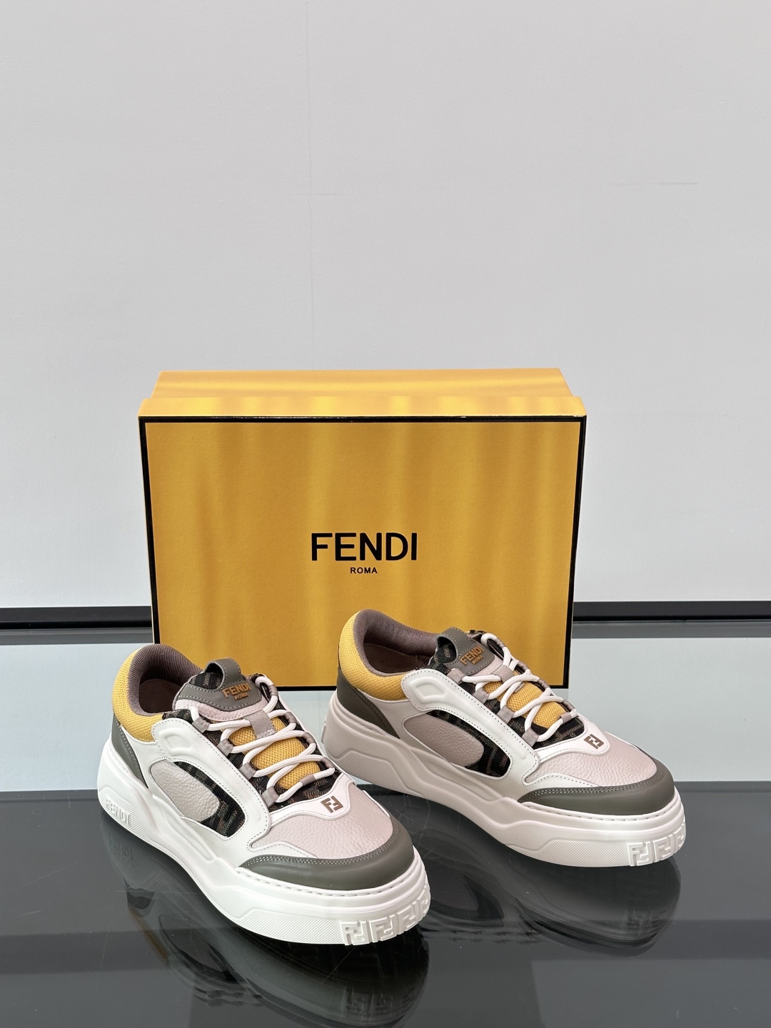 Fendi芬迪春夏最新走秀款运动鞋 25秀场出镜率最高的单品 原版购入开发 一比一复刻 设计师Kim J