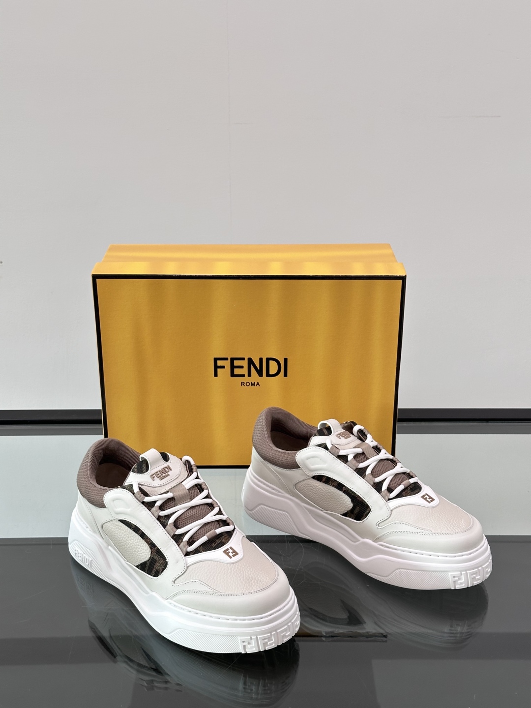 Fendi芬迪春夏最新走秀款运动鞋 25秀场出镜率最高的单品 原版购入开发 一比一复刻 设计师Kim J