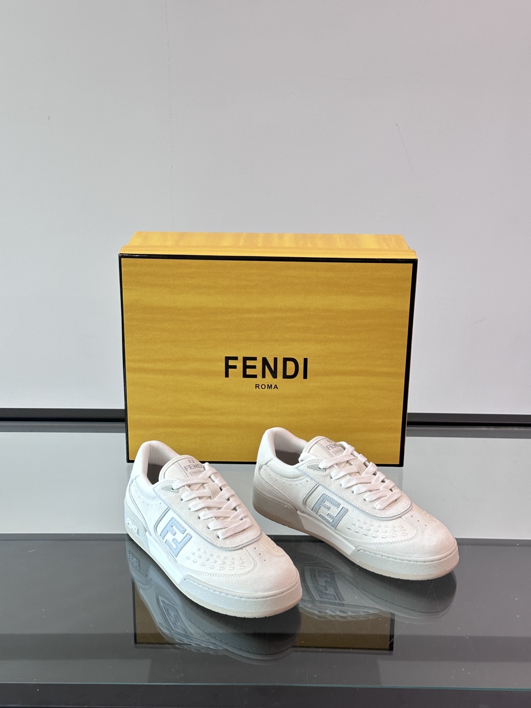 Fendi 芬迪2025新春爆款系列【情侣👫休闲运动鞋】  一比一复刻 设计师Kim Jones打造的首