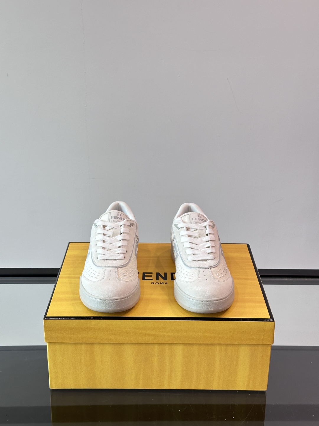 Fendi 芬迪2025新春爆款系列【情侣👫休闲运动鞋】  一比一复刻 设计师Kim Jones打造的首