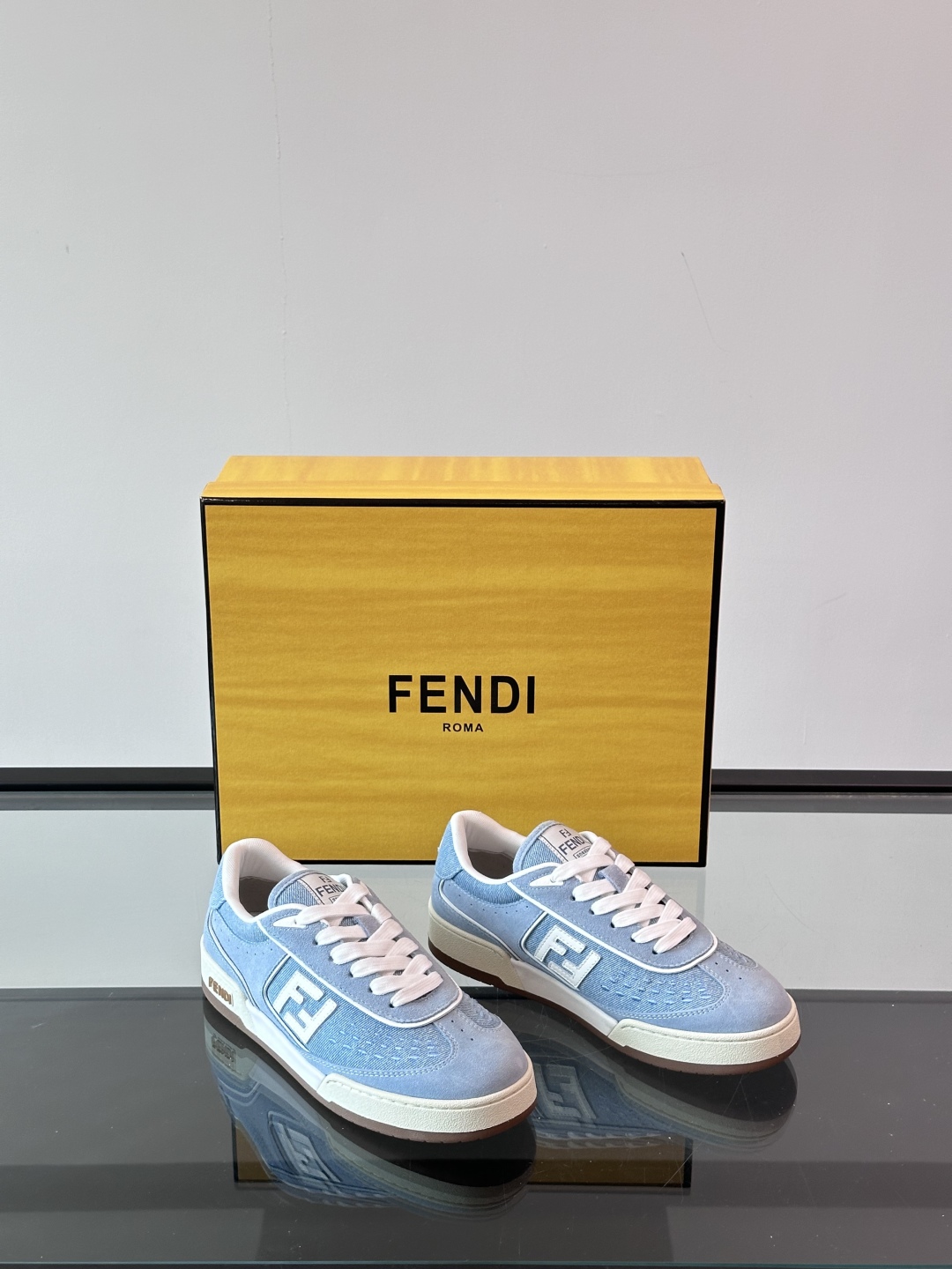 Fendi 芬迪2025新春爆款系列【情侣👫休闲运动鞋】  一比一复刻 设计师Kim Jones打造的首