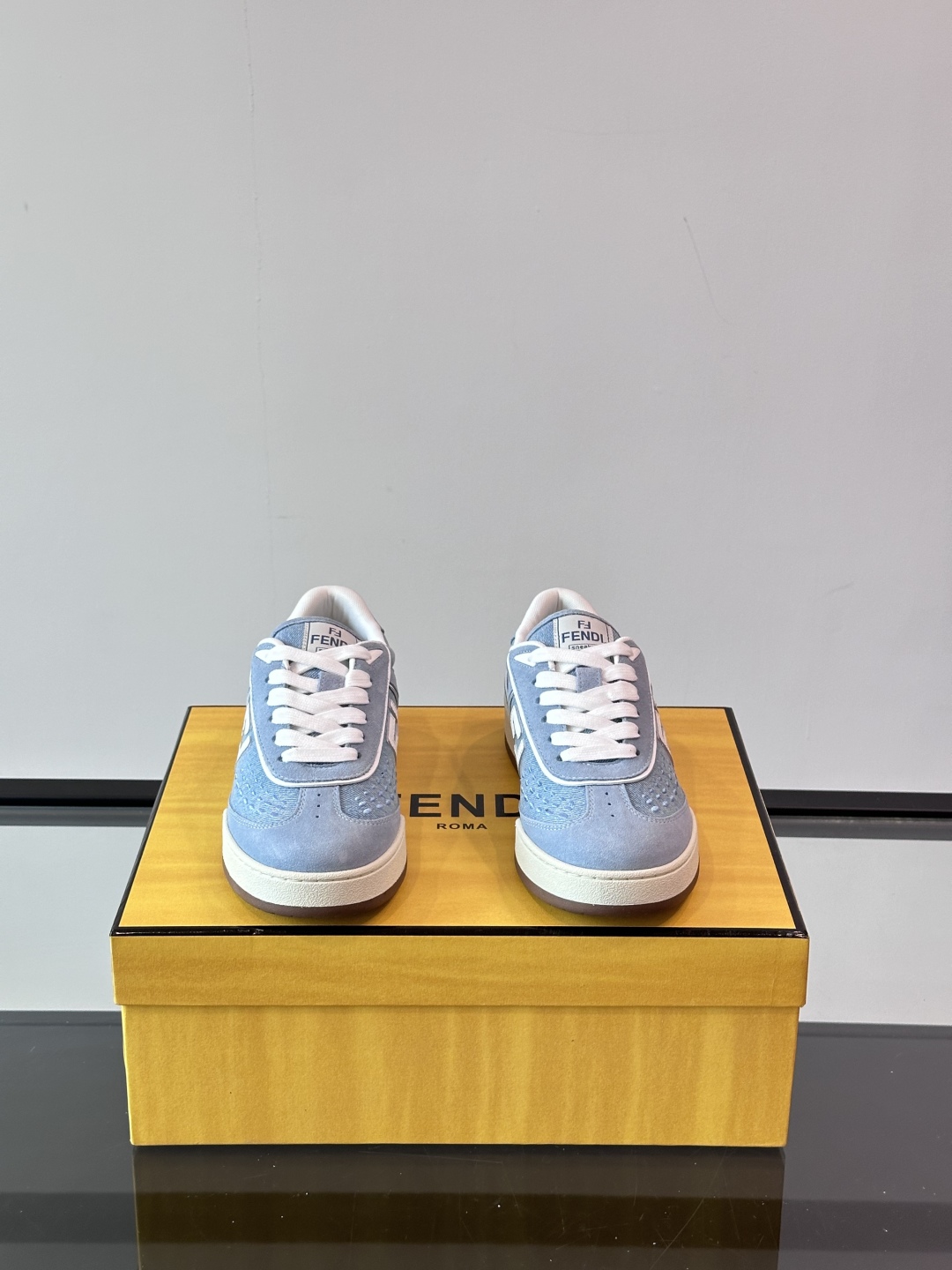 Fendi 芬迪2025新春爆款系列【情侣👫休闲运动鞋】  一比一复刻 设计师Kim Jones打造的首