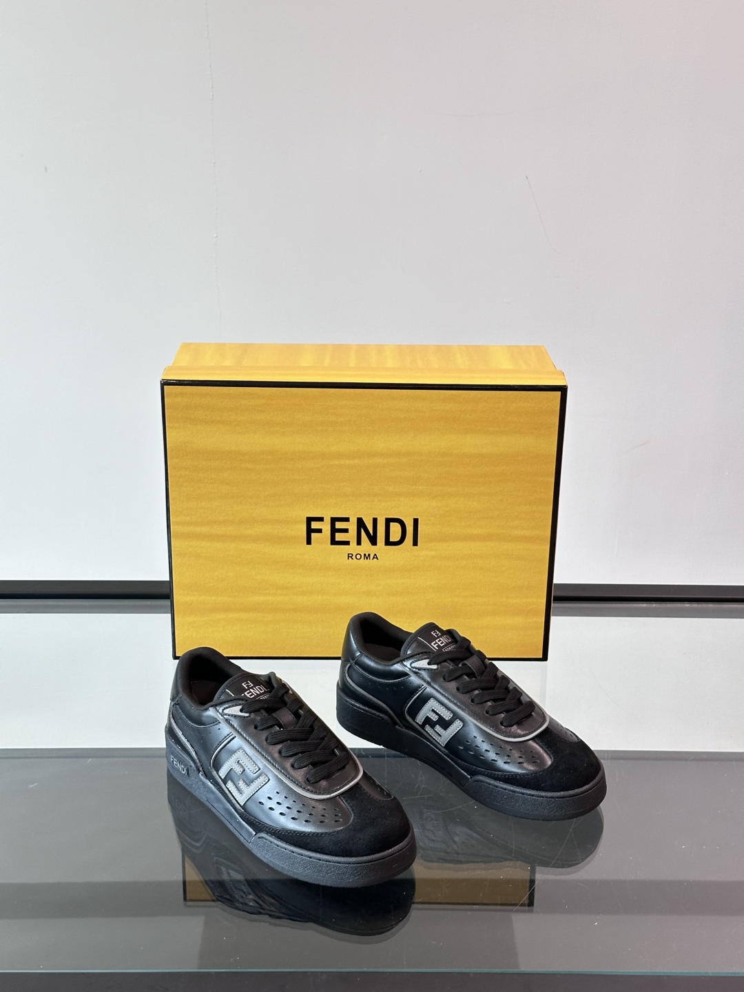 Fendi芬迪2025新色系列情侣👫板鞋休闲鞋 FD match 系带运动鞋 升级新款 
拼接鞋面 新鲜