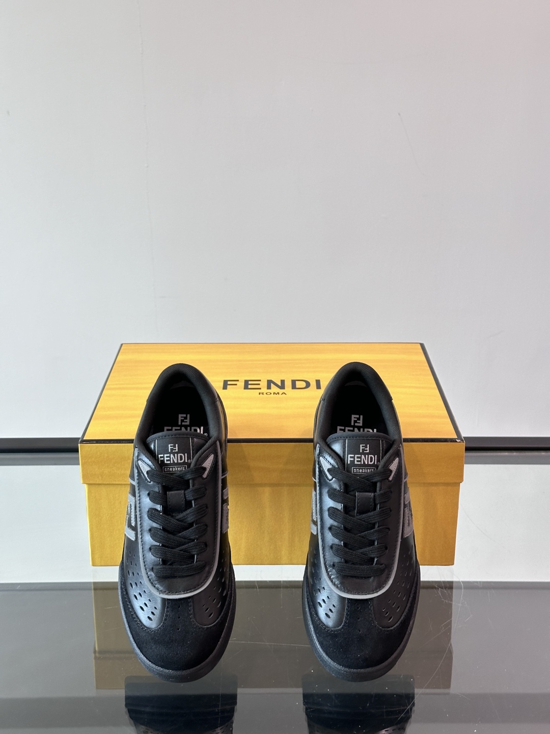 Fendi芬迪2025新色系列情侣👫板鞋休闲鞋 FD match 系带运动鞋 升级新款 
拼接鞋面 新鲜
