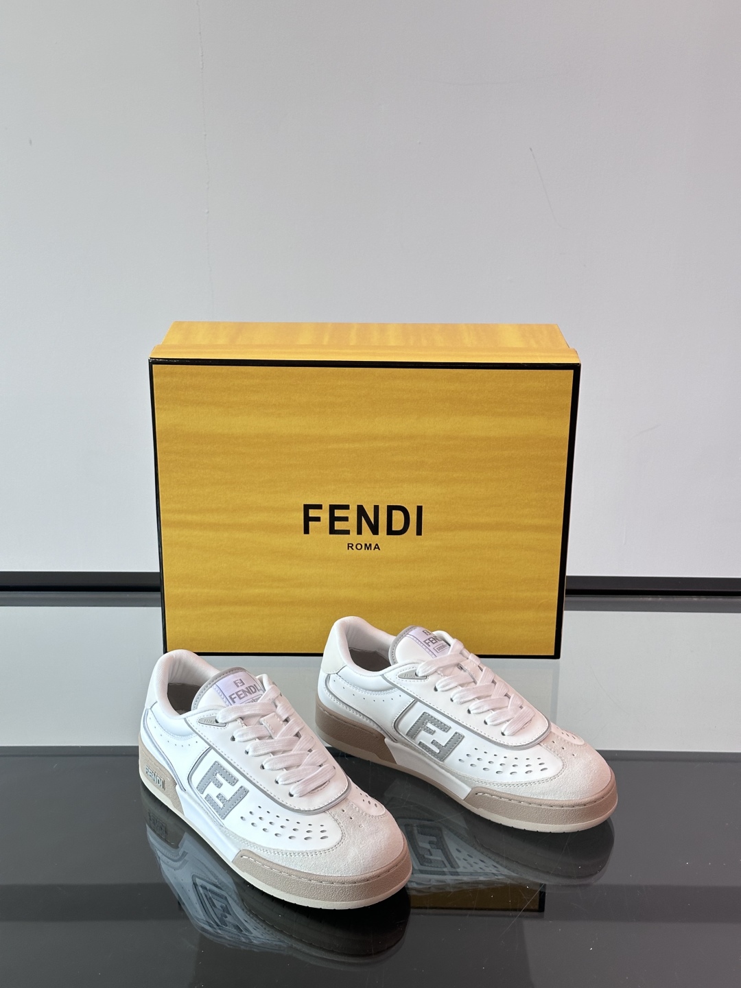 Fendi芬迪2025新色系列情侣👫板鞋休闲鞋 FD match 系带运动鞋 升级新款 
拼接鞋面 新鲜