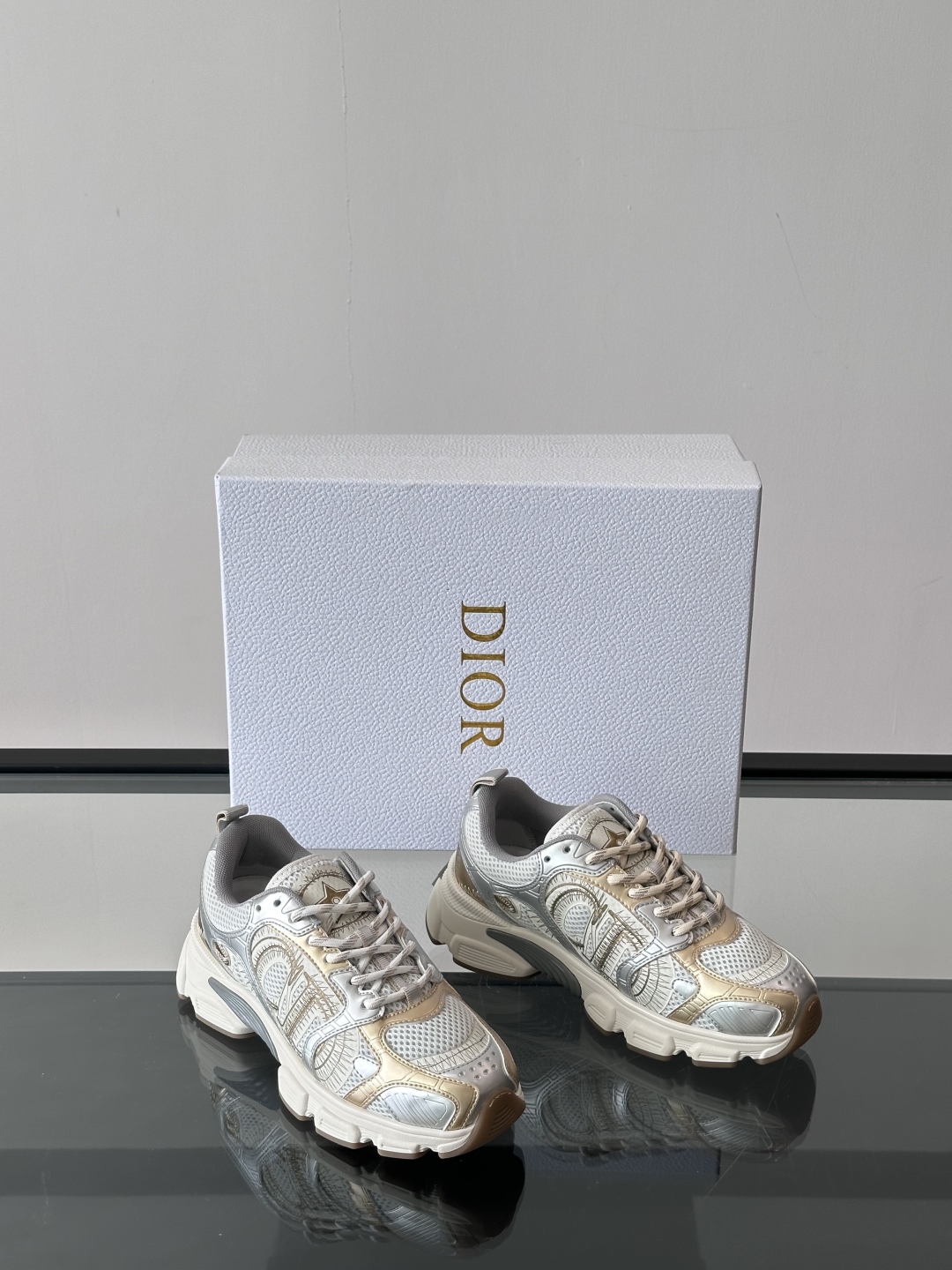  𝐂𝐡𝐫𝐢𝐬𝐭𝐢𝐚𝐧 𝐃𝐢𝐨𝐫# 迪奥 Dior Chrono新款休闲运动鞋跑鞋老爹鞋 真的酷毙了，未来