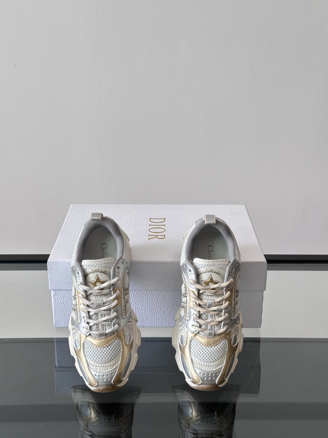  𝐂𝐡𝐫𝐢𝐬𝐭𝐢𝐚𝐧 𝐃𝐢𝐨𝐫# 迪奥 Dior Chrono新款休闲运动鞋跑鞋老爹鞋 真的酷毙了，未来