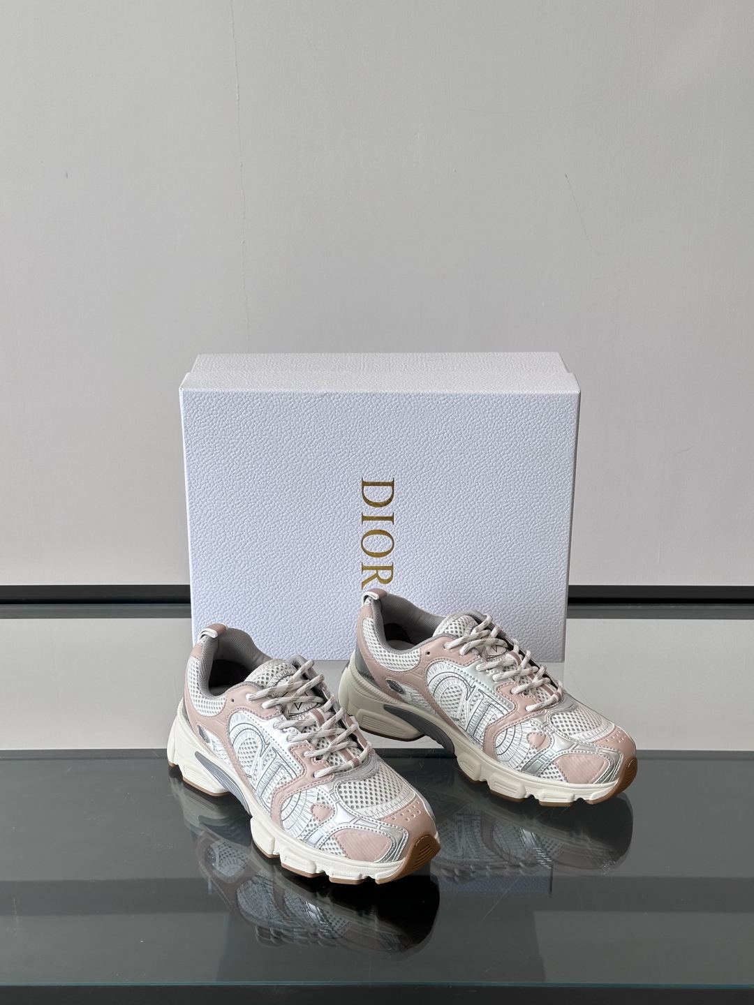  𝐂𝐡𝐫𝐢𝐬𝐭𝐢𝐚𝐧 𝐃𝐢𝐨𝐫# 迪奥 Dior Chrono新款休闲运动鞋跑鞋老爹鞋 真的酷毙了，未来