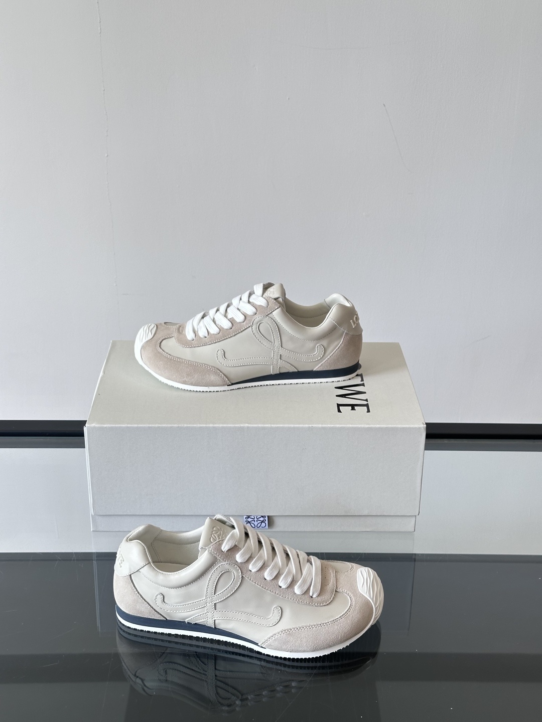 𝐋𝐎𝐄𝐖𝐄罗意威新版大头运动鞋Ballet Runner2.0芭蕾阿甘鞋,鞋头的设计更有趣味性,脚后跟设