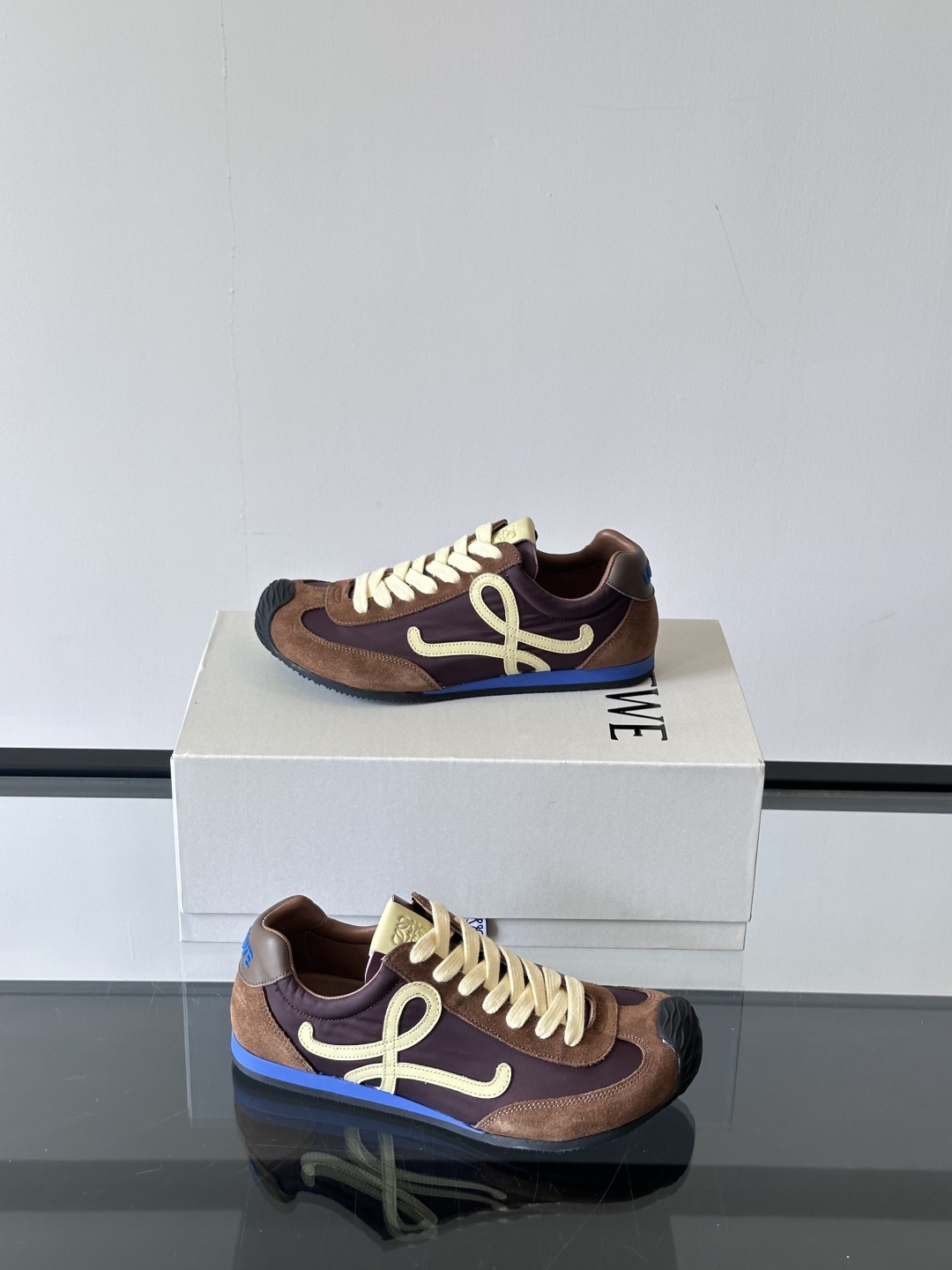 𝐋𝐎𝐄𝐖𝐄罗意威新版大头运动鞋Ballet Runner2.0芭蕾阿甘鞋,鞋头的设计更有趣味性,脚后跟设