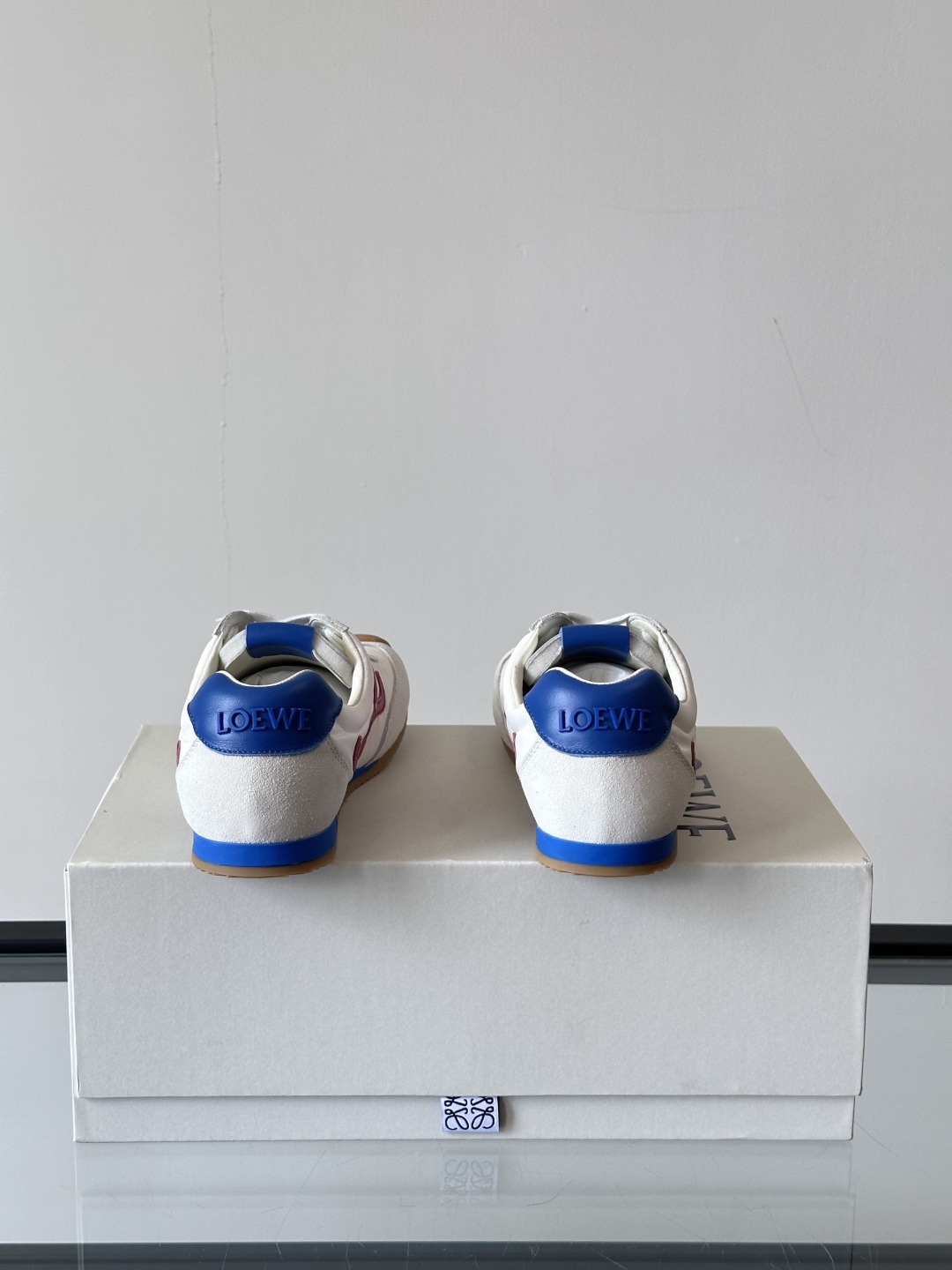 𝐋𝐎𝐄𝐖𝐄罗意威新版大头运动鞋Ballet Runner2.0芭蕾阿甘鞋,鞋头的设计更有趣味性,脚后跟设
