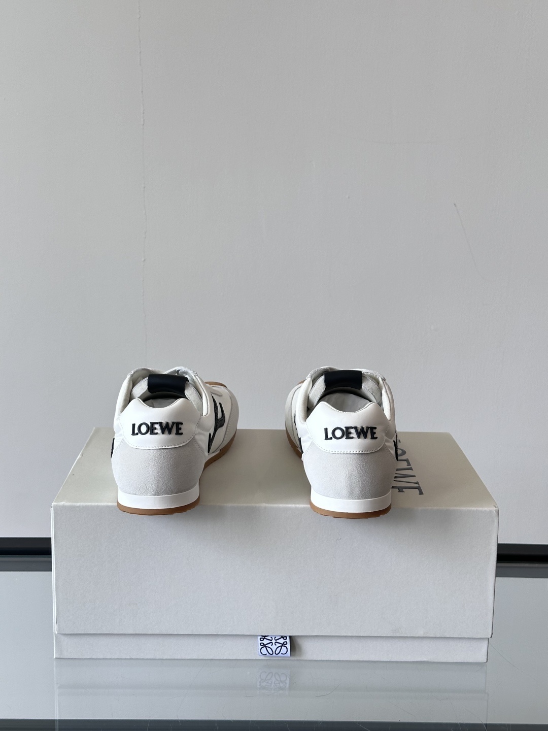 𝐋𝐎𝐄𝐖𝐄罗意威新版大头运动鞋Ballet Runner2.0芭蕾阿甘鞋,鞋头的设计更有趣味性,脚后跟设