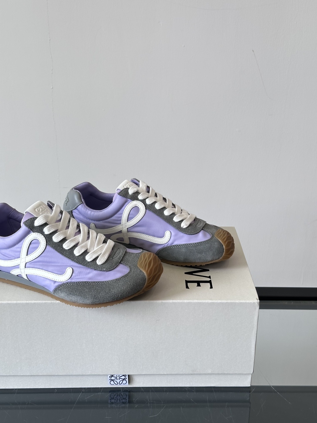 𝐋𝐎𝐄𝐖𝐄罗意威新版大头运动鞋Ballet Runner2.0芭蕾阿甘鞋,鞋头的设计更有趣味性,脚后跟设