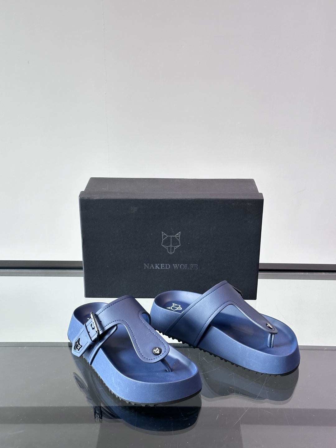 NAKED WOLFE新款🆕高端男士拖鞋凉鞋🩴，高端精品，原版牛皮材质，精细做工，鞋底超软，休闲宽松舒适