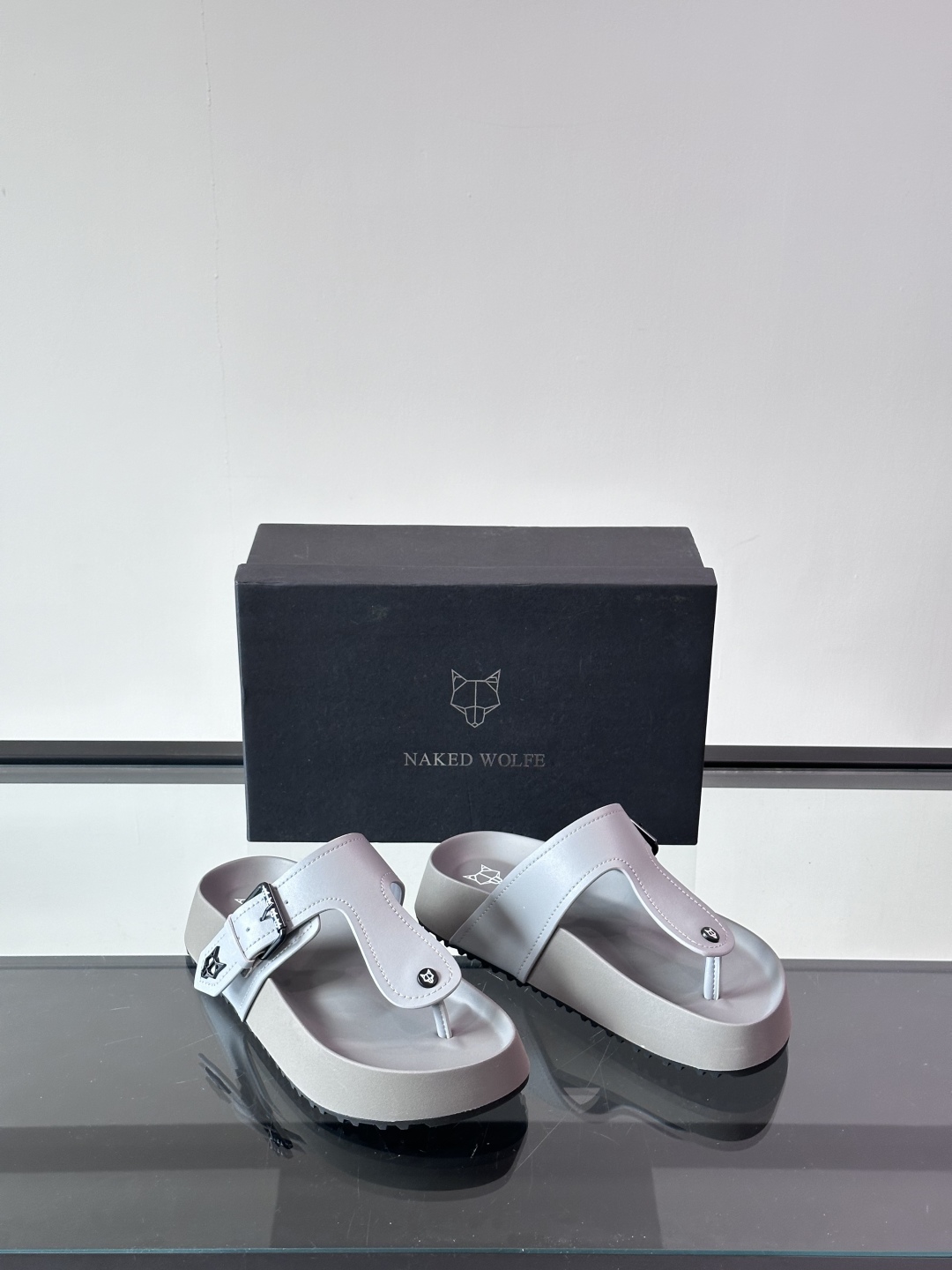 NAKED WOLFE新款🆕高端男士拖鞋凉鞋🩴，高端精品，原版牛皮材质，精细做工，鞋底超软，休闲宽松舒适