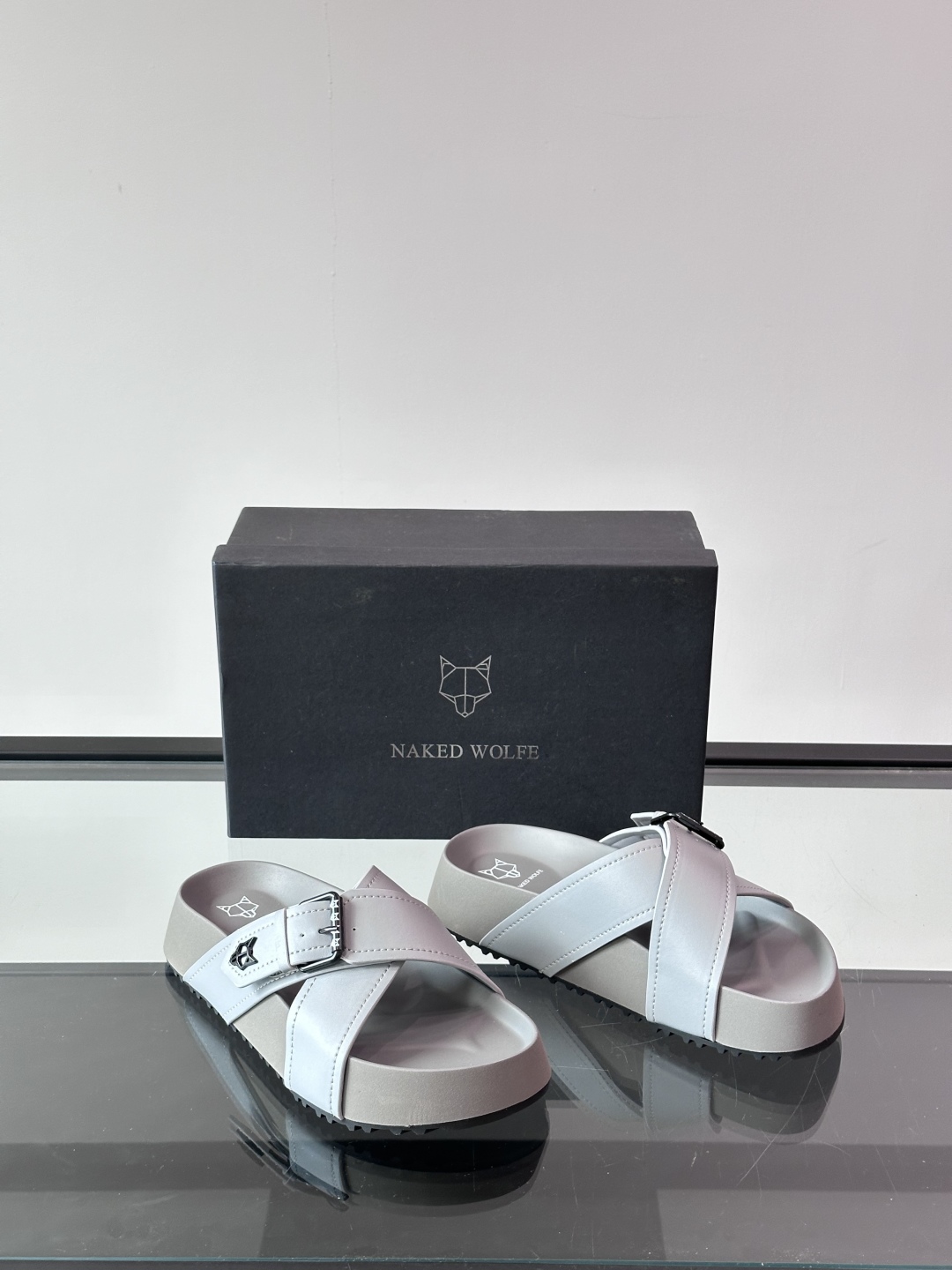 NAKED WOLFE新款🆕高端男士拖鞋凉鞋🩴，高端精品，原版牛皮材质，精细做工，鞋底超软，休闲宽松舒适