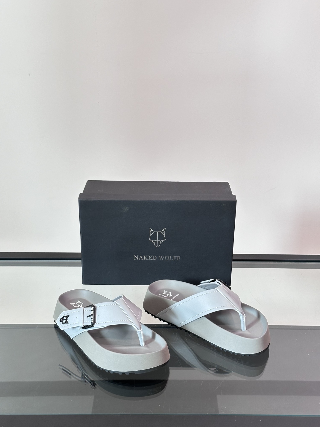 NAKED WOLFE新款🆕高端男士拖鞋凉鞋🩴，高端精品，原版牛皮材质，精细做工，鞋底超软，休闲宽松舒适