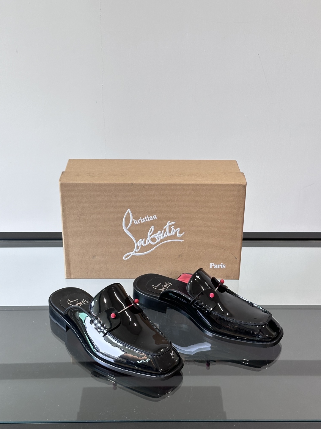 Christia*.Loubouti*高端男士半拖凉鞋。原版真牛皮大红底，意大利进口牛皮大底，头层牛皮，