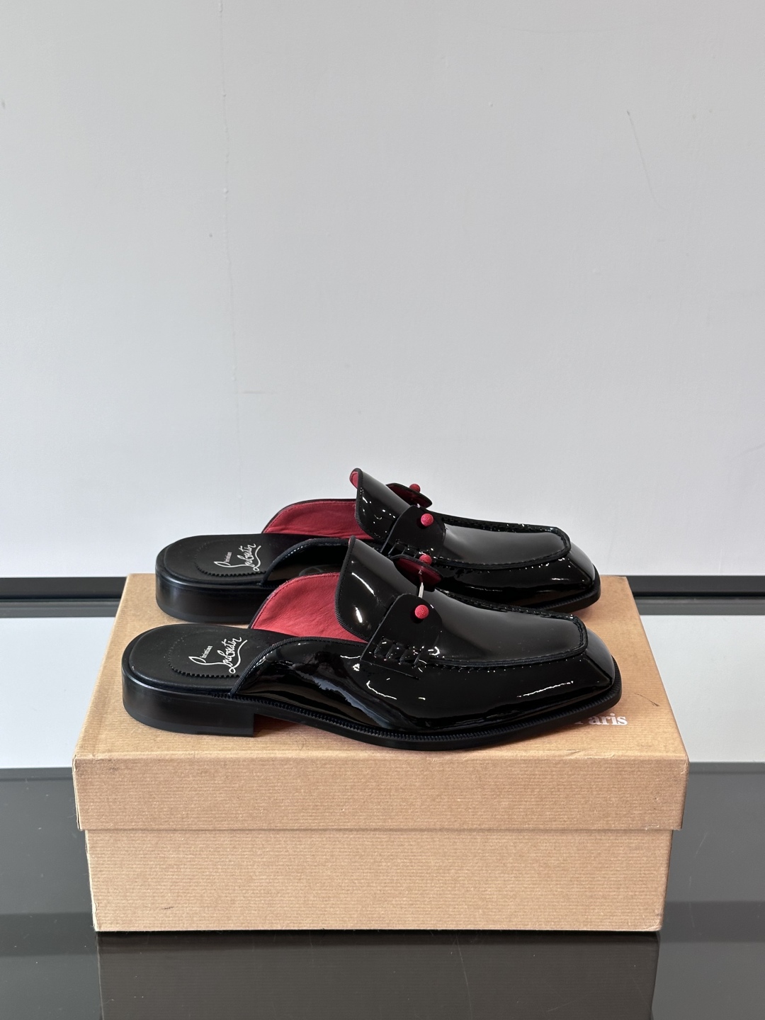 Christia*.Loubouti*高端男士半拖凉鞋。原版真牛皮大红底，意大利进口牛皮大底，头层牛皮，