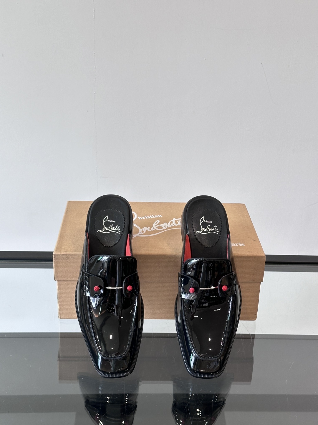 Christia*.Loubouti*高端男士半拖凉鞋。原版真牛皮大红底，意大利进口牛皮大底，头层牛皮，