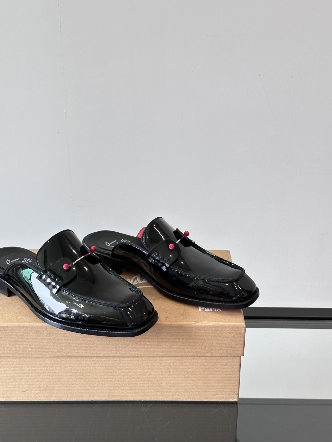 Christia*.Loubouti*高端男士半拖凉鞋。原版真牛皮大红底，意大利进口牛皮大底，头层牛皮，