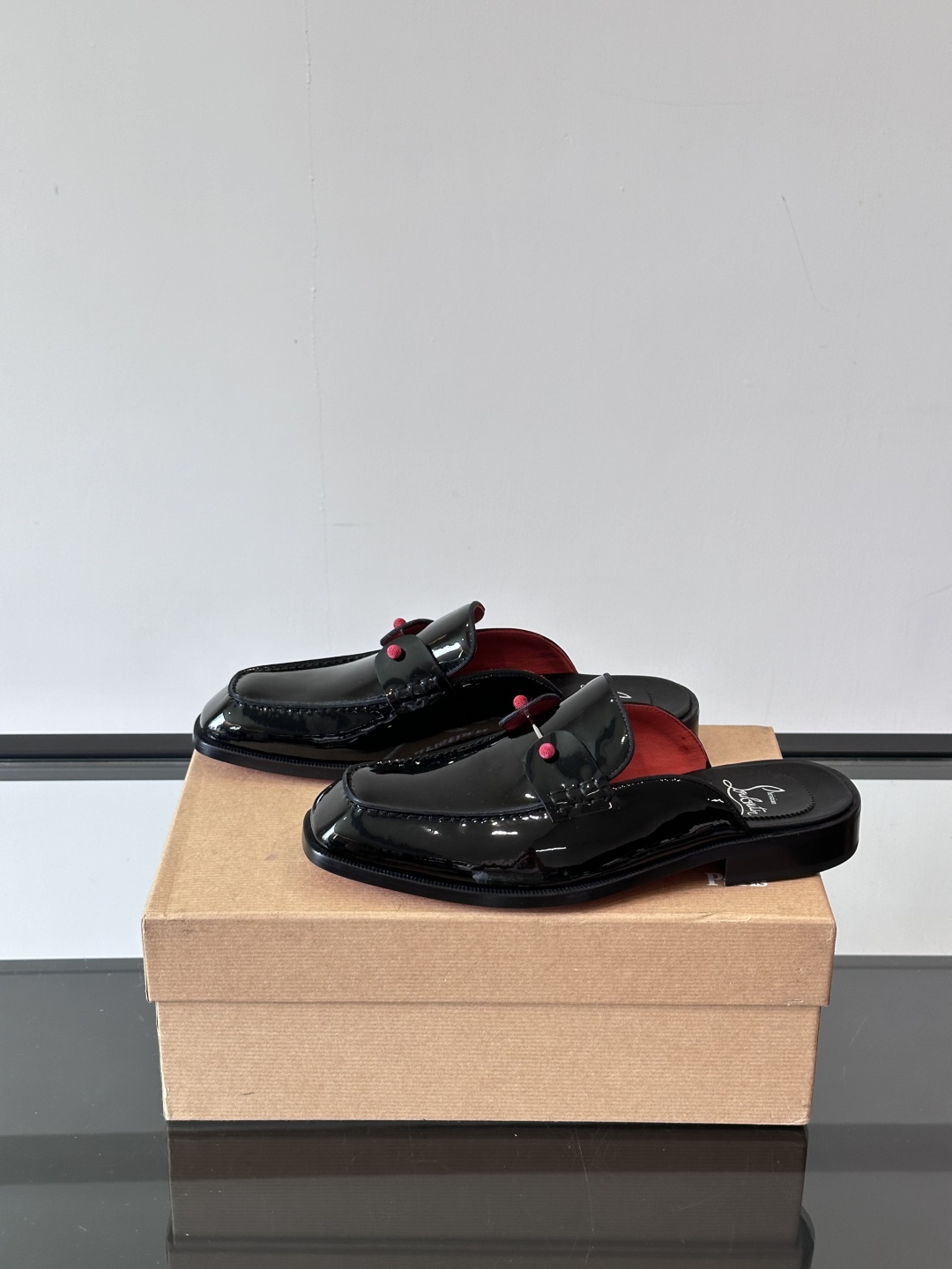 Christia*.Loubouti*高端男士半拖凉鞋。原版真牛皮大红底，意大利进口牛皮大底，头层牛皮，