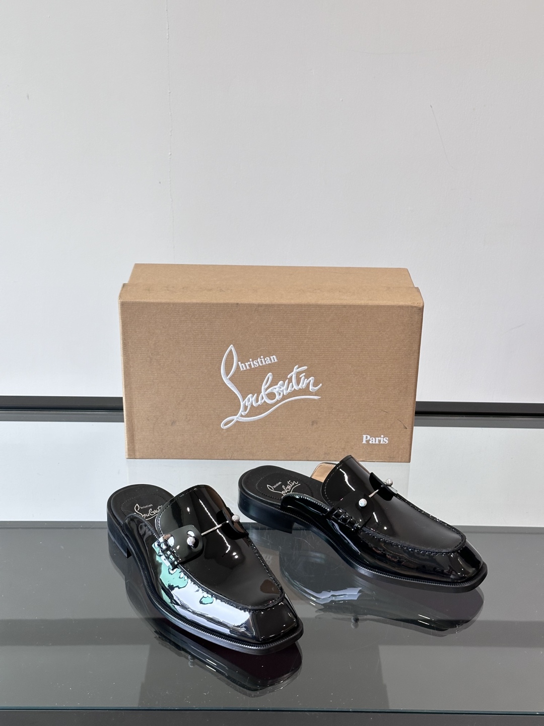 Christia*.Loubouti*高端男士半拖凉鞋。原版真牛皮大红底，意大利进口牛皮大底，头层牛皮，