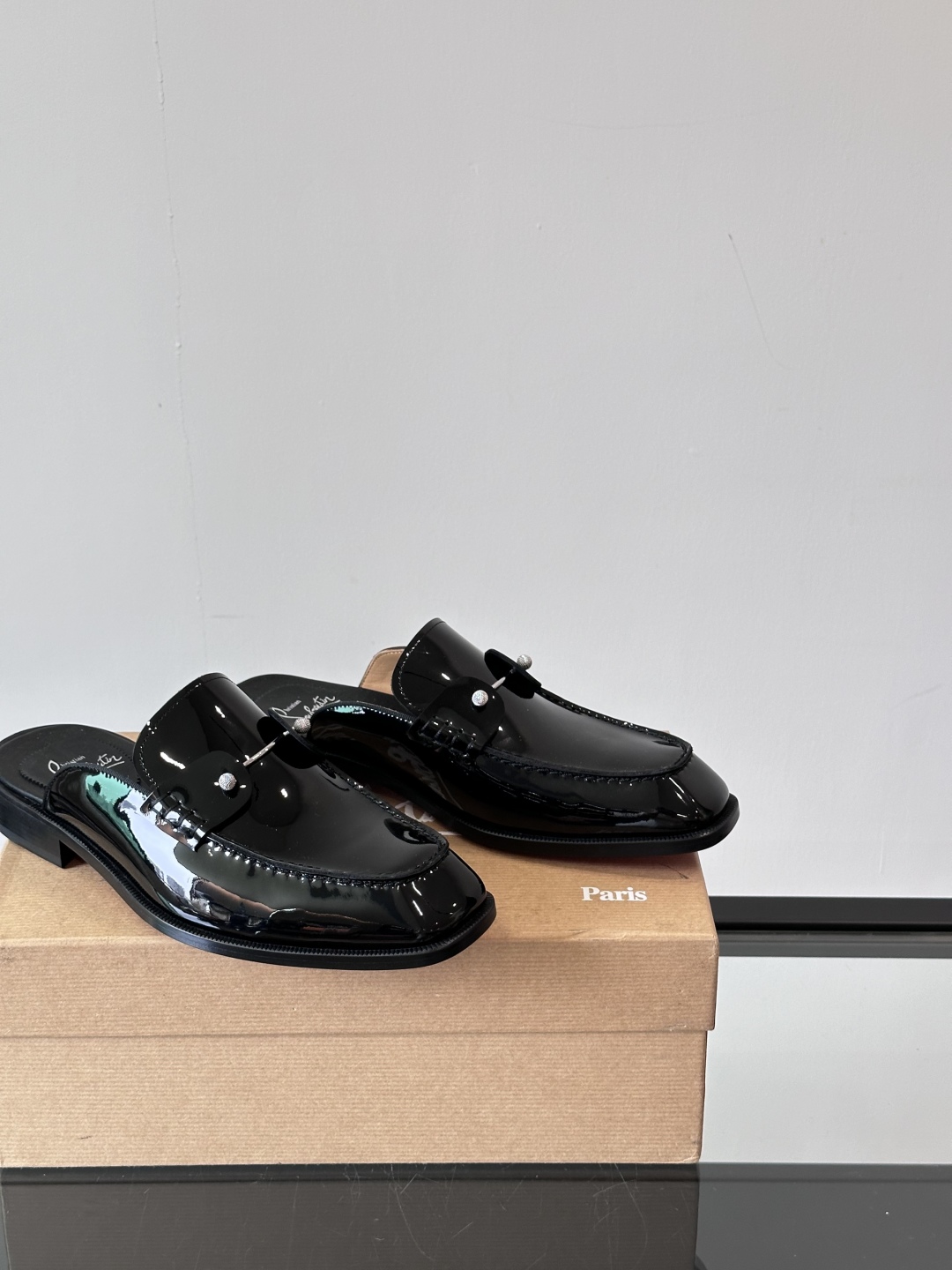 Christia*.Loubouti*高端男士半拖凉鞋。原版真牛皮大红底，意大利进口牛皮大底，头层牛皮，