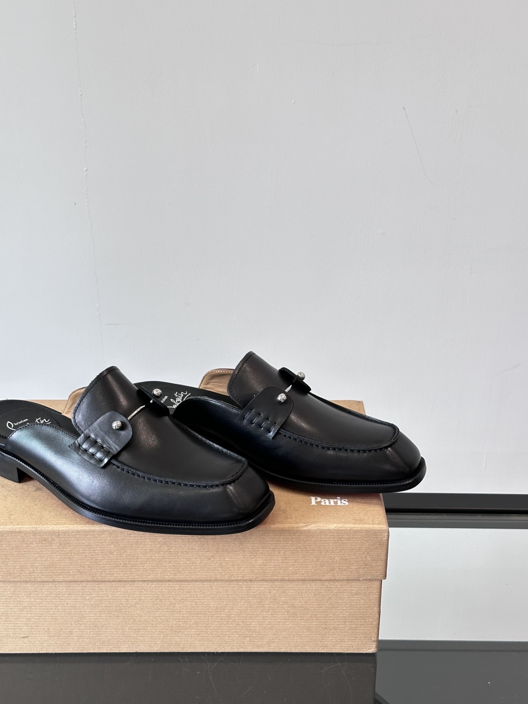 Christia*.Loubouti*高端男士半拖凉鞋。原版真牛皮大红底，意大利进口牛皮大底，头层牛皮，