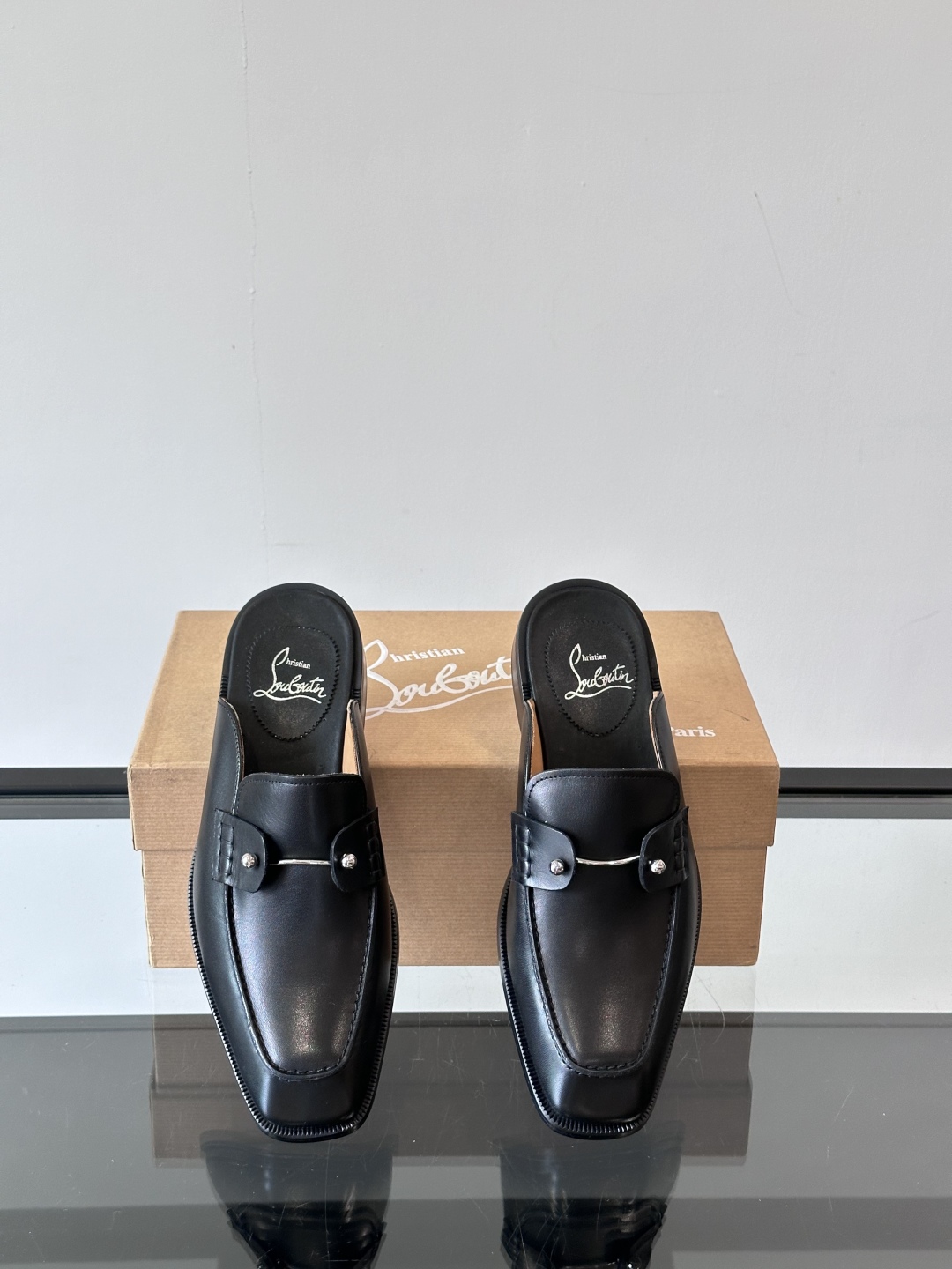 Christia*.Loubouti*高端男士半拖凉鞋。原版真牛皮大红底，意大利进口牛皮大底，头层牛皮，