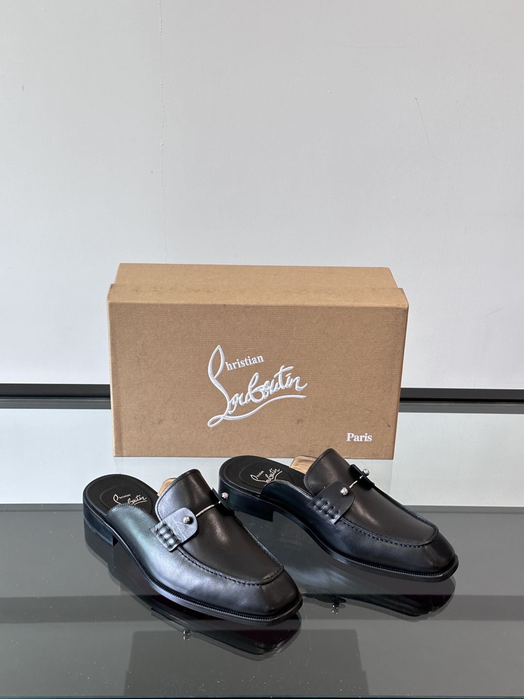 Christia*.Loubouti*高端男士半拖凉鞋。原版真牛皮大红底，意大利进口牛皮大底，头层牛皮，