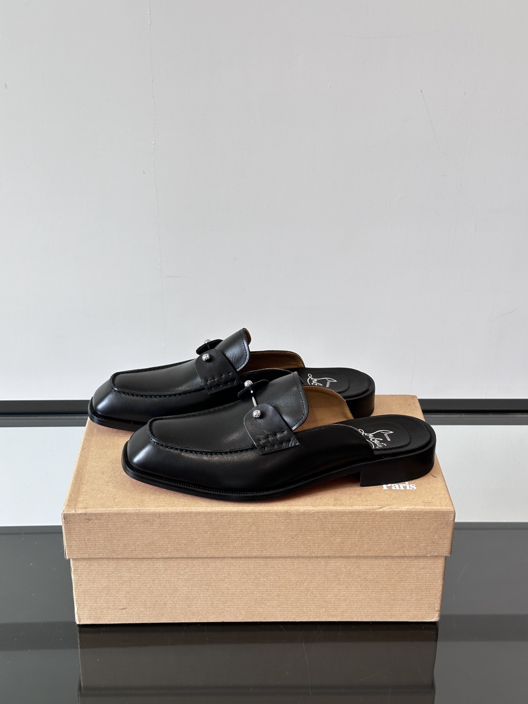 Christia*.Loubouti*高端男士半拖凉鞋。原版真牛皮大红底，意大利进口牛皮大底，头层牛皮，
