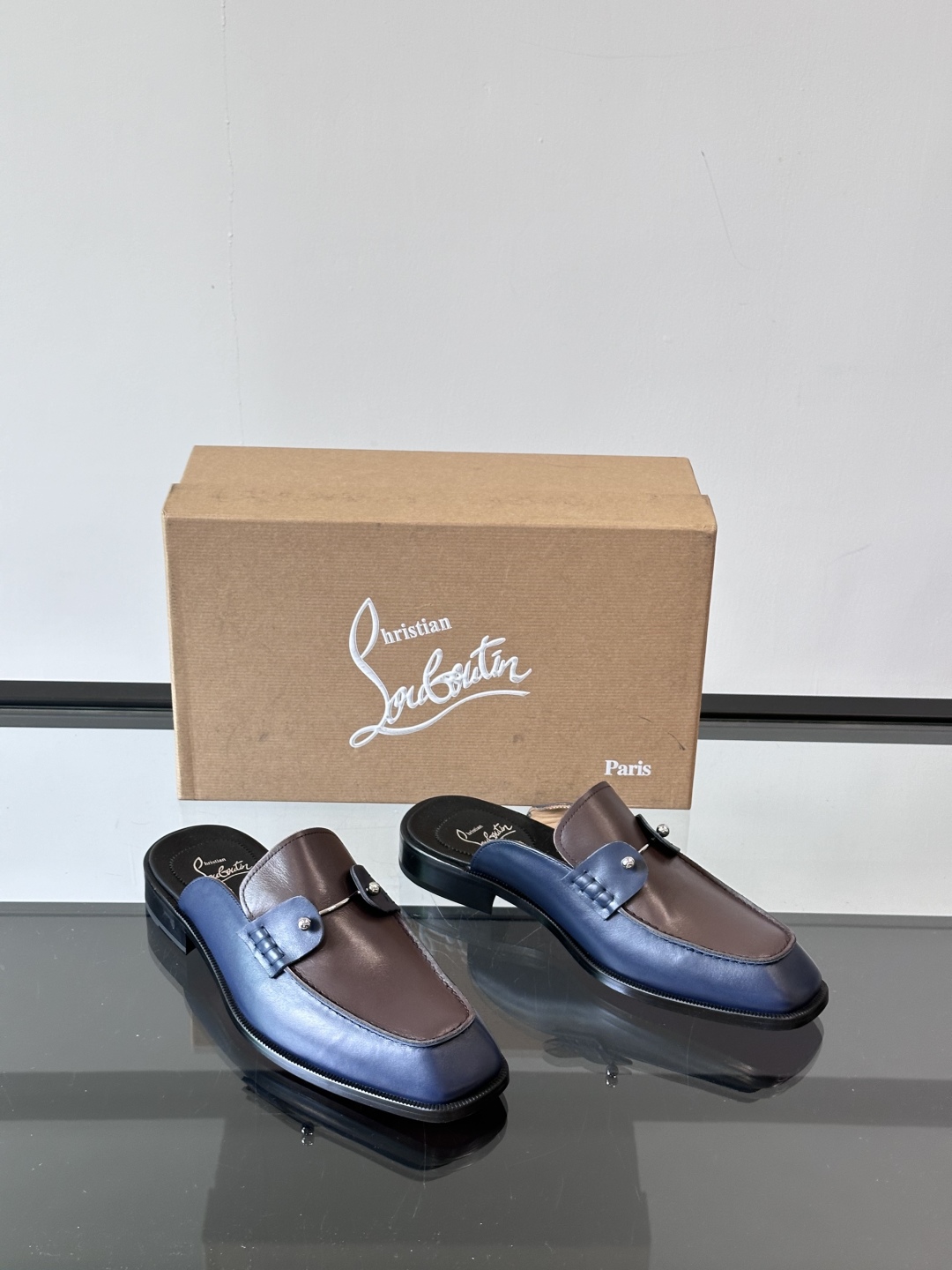 Christia*.Loubouti*高端男士半拖凉鞋。原版真牛皮大红底，意大利进口牛皮大底，头层牛皮，