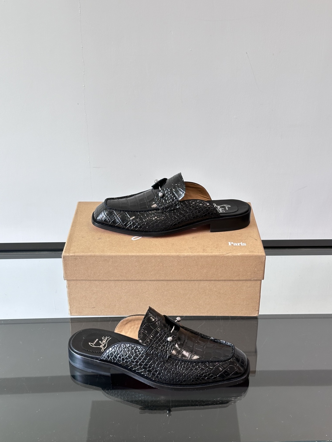 Christia*.Loubouti*高端男士半拖凉鞋。原版真牛皮大红底，意大利进口牛皮大底，头层牛皮，