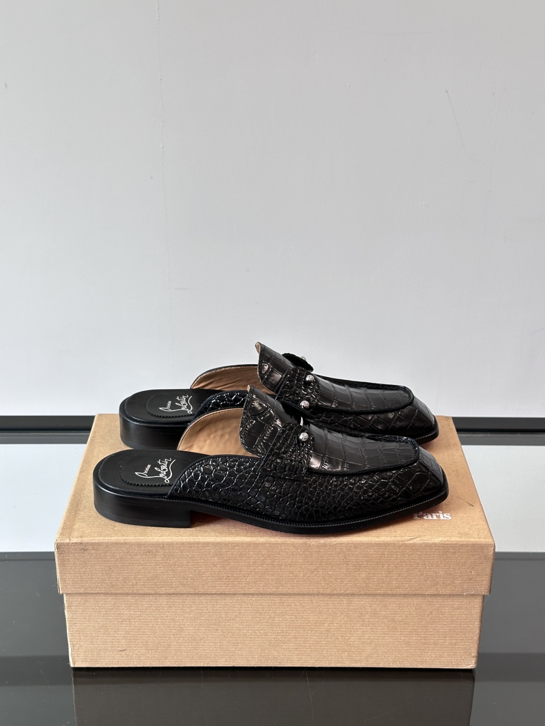 Christia*.Loubouti*高端男士半拖凉鞋。原版真牛皮大红底，意大利进口牛皮大底，头层牛皮，