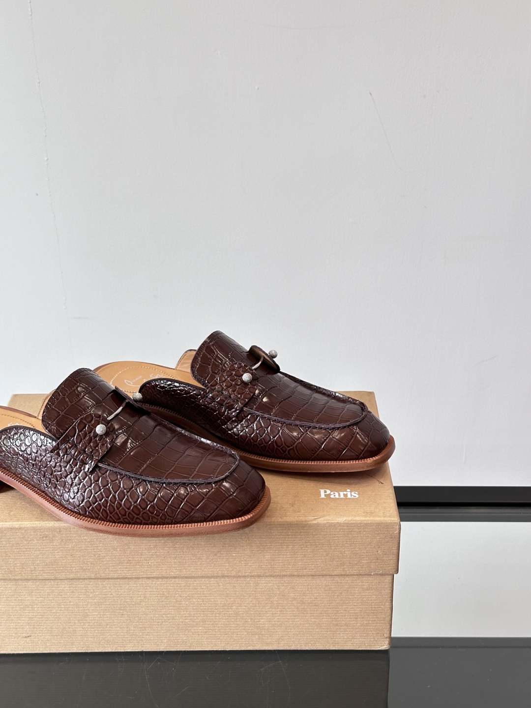 Christia*.Loubouti*高端男士半拖凉鞋。原版真牛皮大红底，意大利进口牛皮大底，头层牛皮，