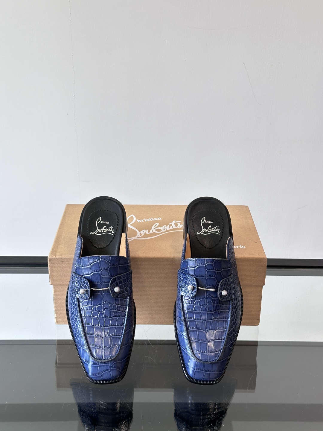 Christia*.Loubouti*高端男士半拖凉鞋。原版真牛皮大红底，意大利进口牛皮大底，头层牛皮，
