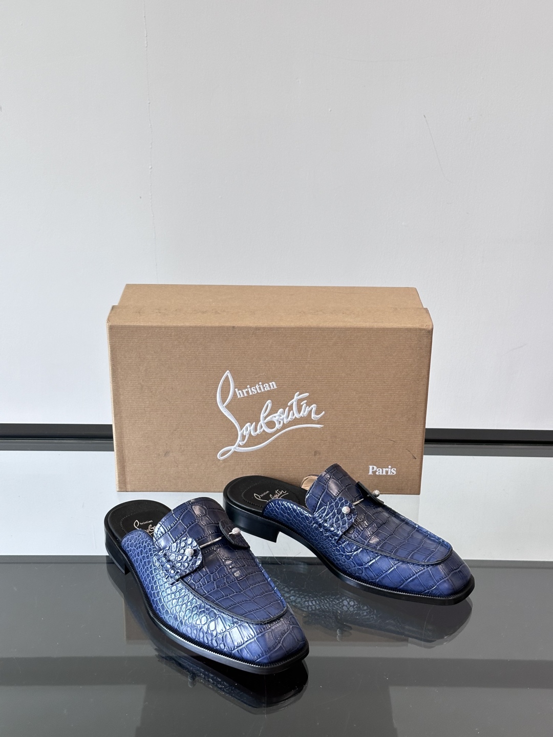 Christia*.Loubouti*高端男士半拖凉鞋。原版真牛皮大红底，意大利进口牛皮大底，头层牛皮，