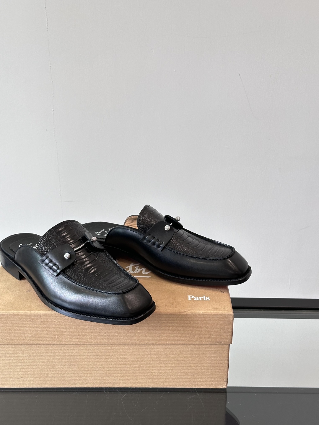 Christia*.Loubouti*高端男士半拖凉鞋。原版真牛皮大红底，意大利进口牛皮大底，头层牛皮，