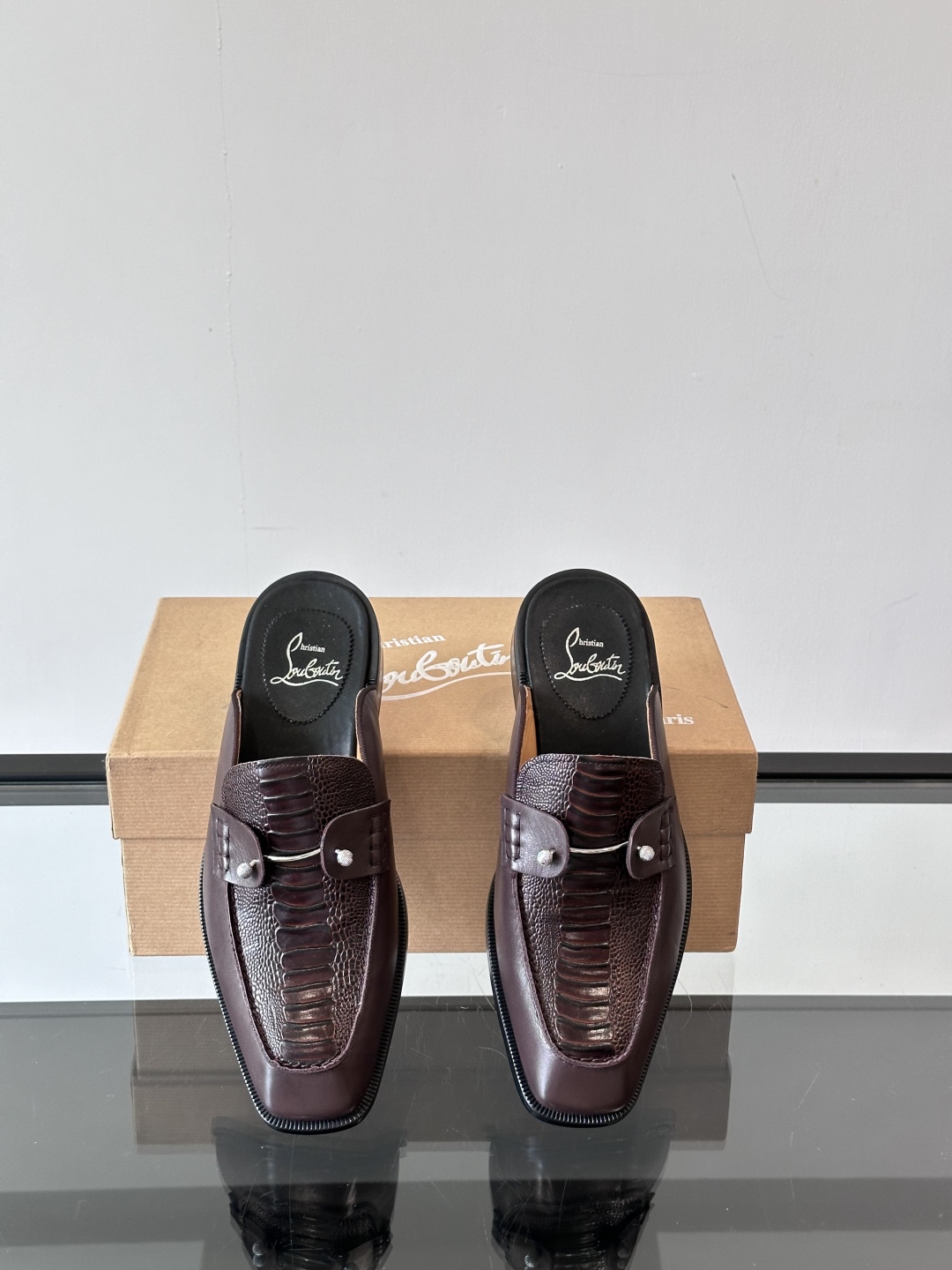 Christia*.Loubouti*高端男士半拖凉鞋。原版真牛皮大红底，意大利进口牛皮大底，头层牛皮，